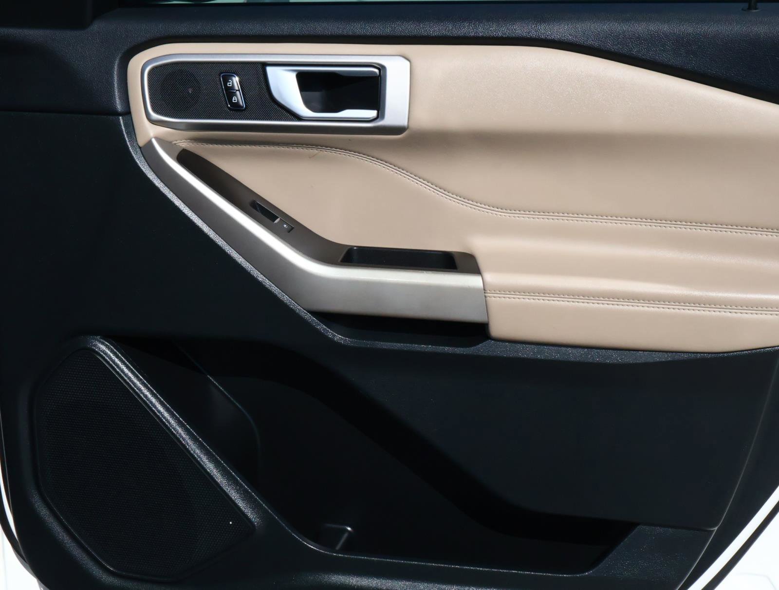 Used 2023 Ford Explorer XLT image 16