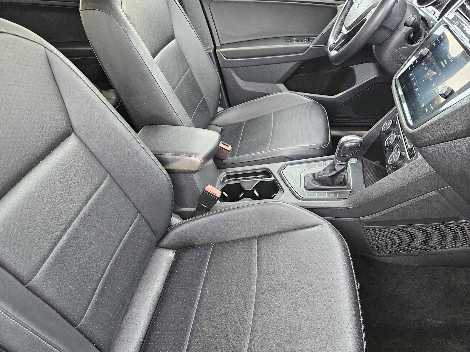 Used 2018 Volkswagen Tiguan SE FWD image 14