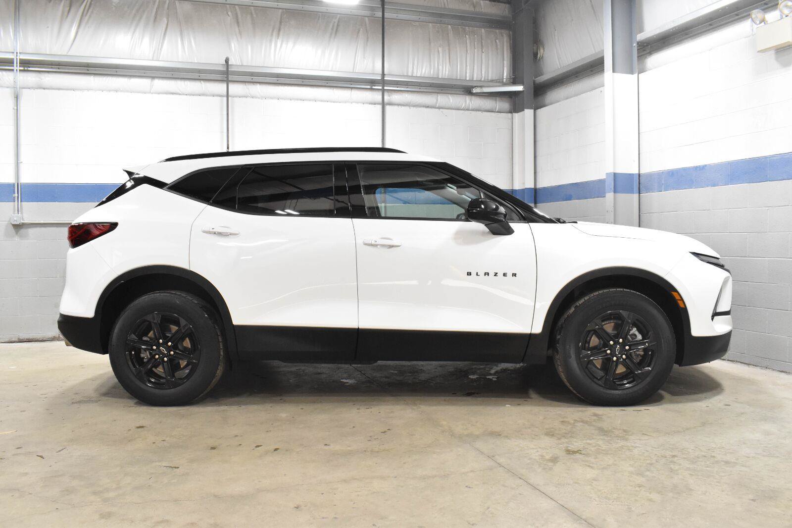 Used 2024 Chevrolet Blazer LT AWD/4WD image 27