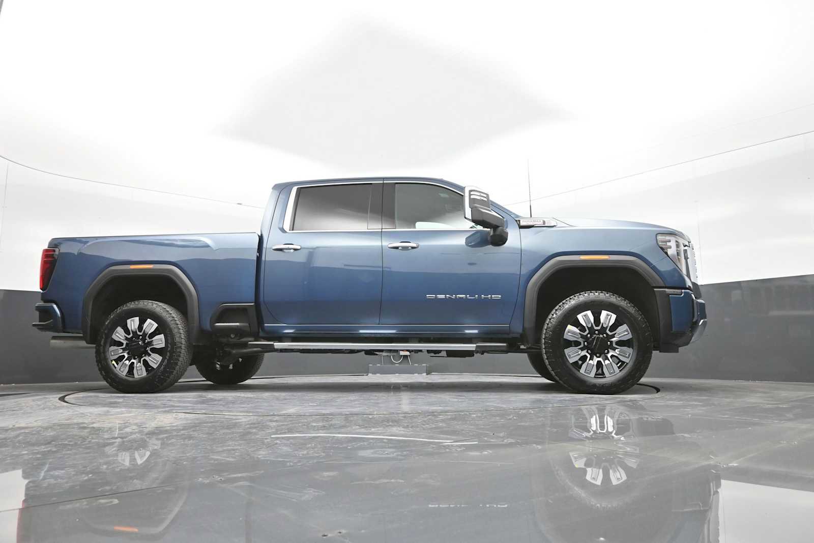 New 2026 GMC Sierra 2500 Denali w/ Denali Reserve Package AWD/4WD image 42