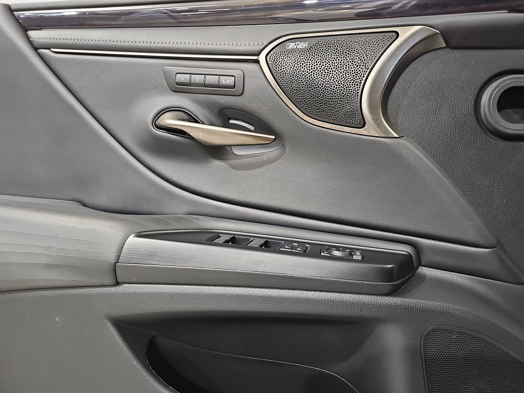 Used 2020 Lexus ES 350 Ultra Luxury w/ Accessory Package 2 FWD image 29