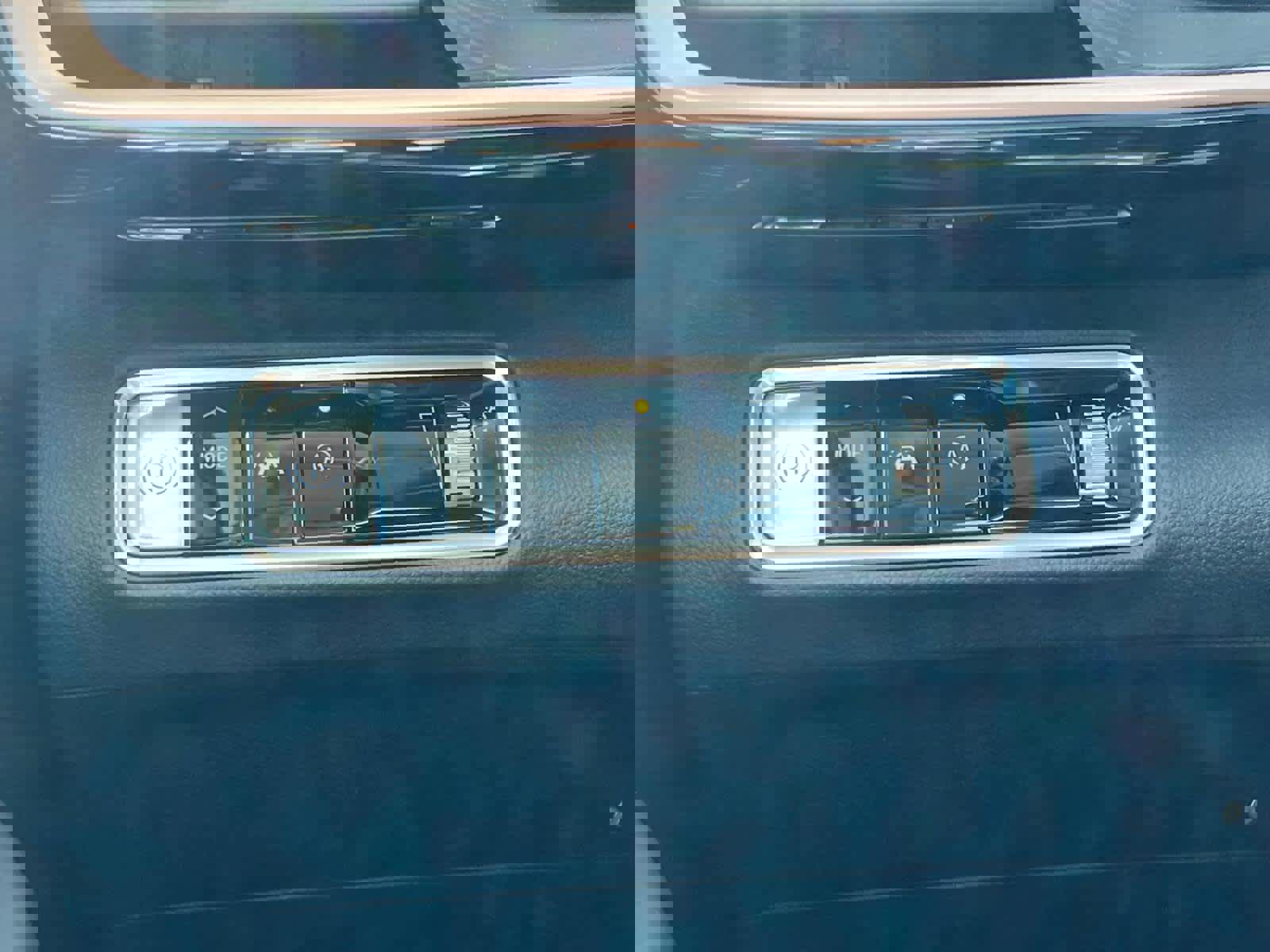 Certified 2025 Buick Envision Sport Touring image 22