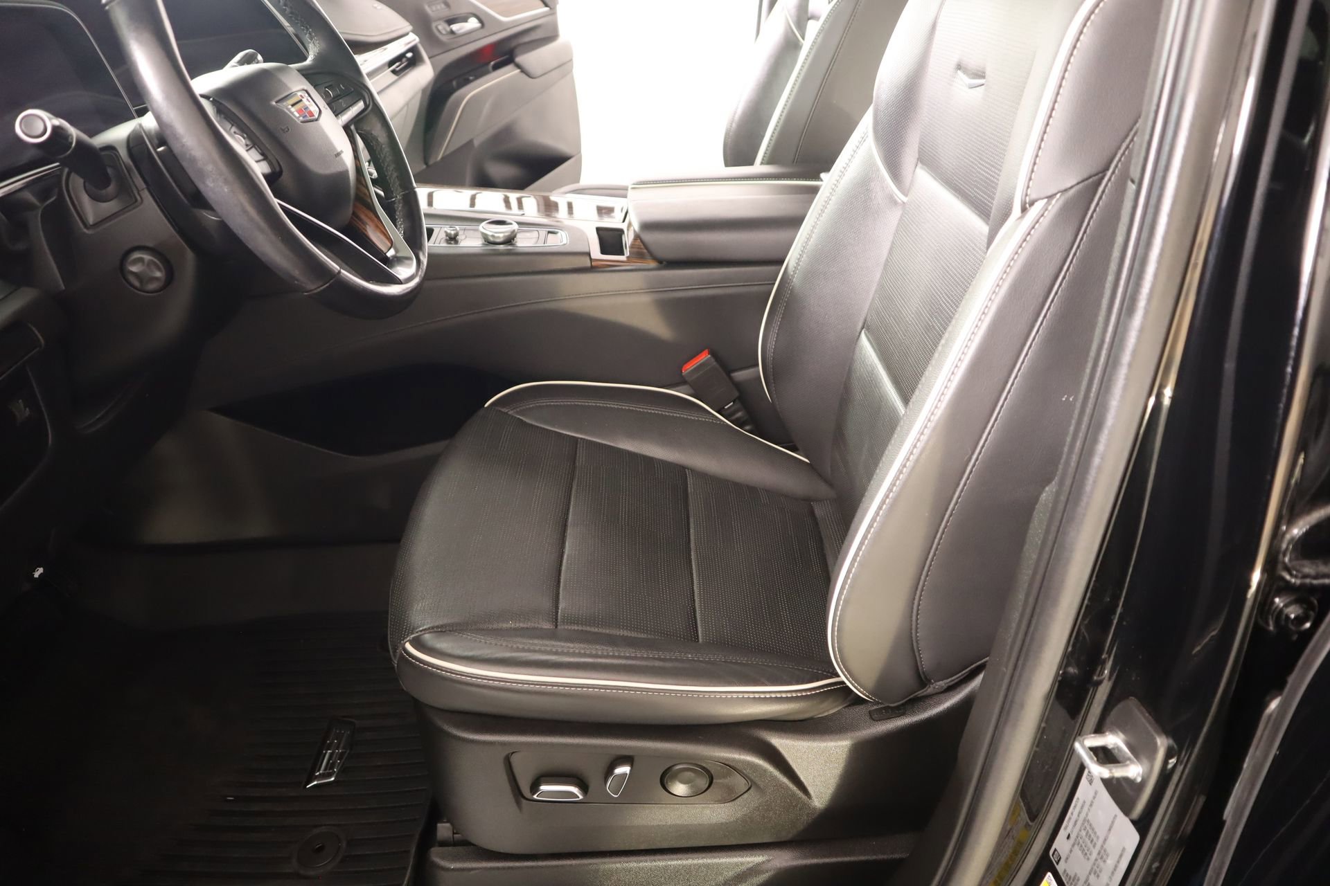 Used 2023 Cadillac Escalade Premium Luxury image 12