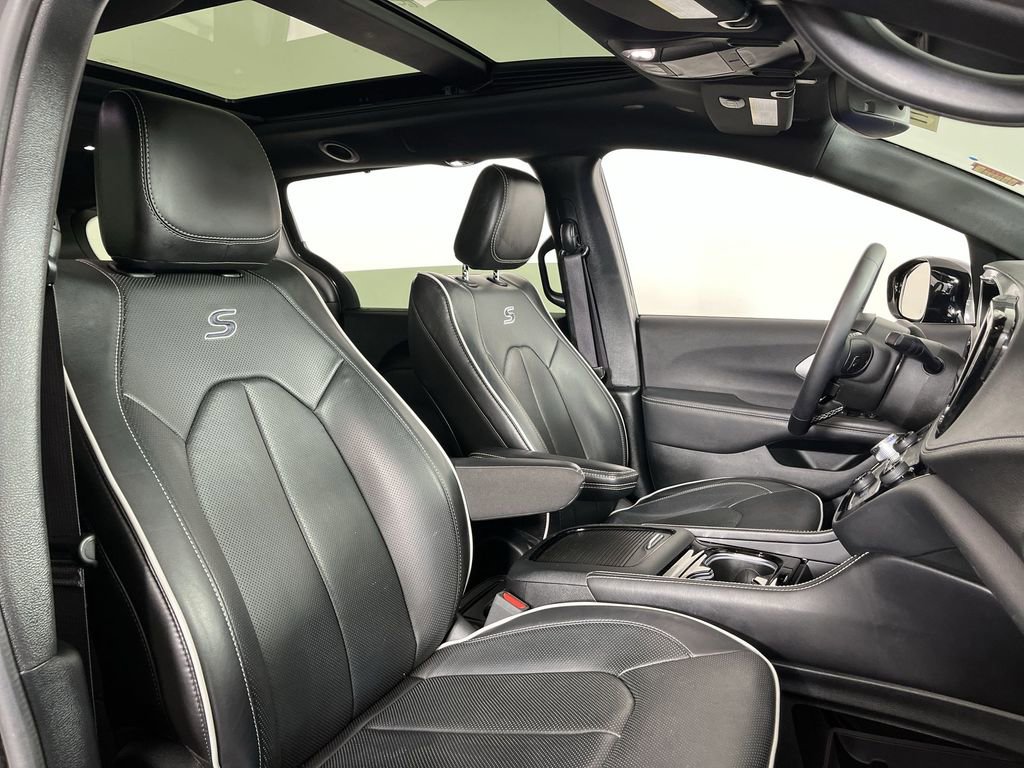 Used 2025 Chrysler Pacifica Limited FWD image 26
