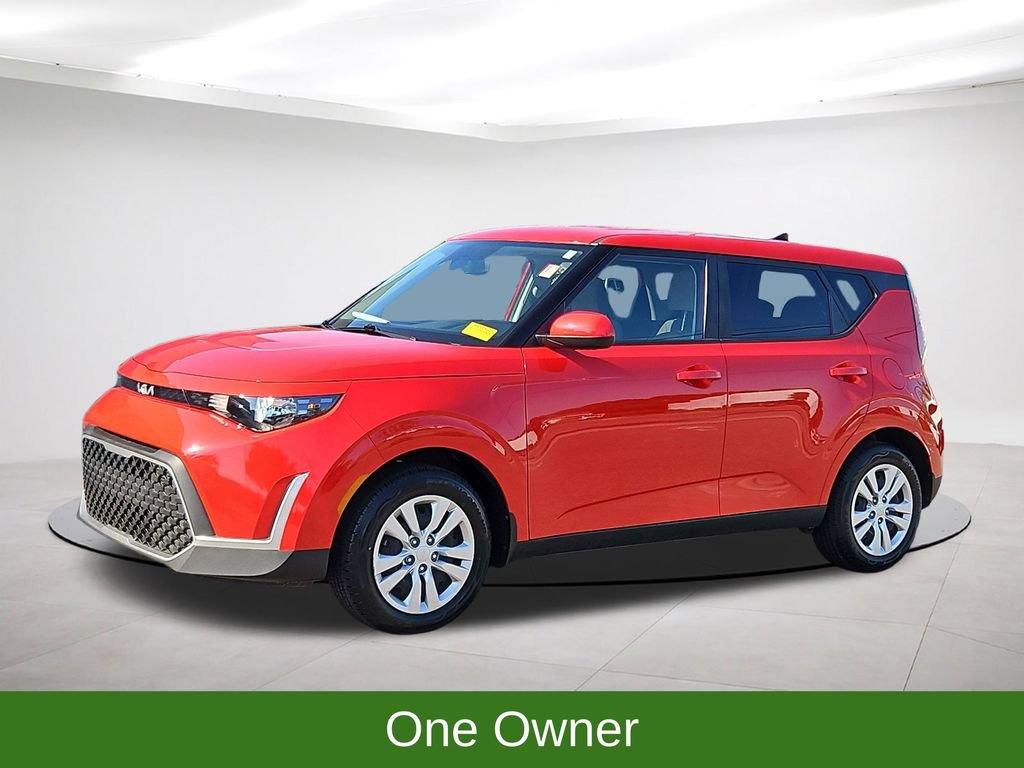 Used 2025 Kia Soul LX FWD image 3