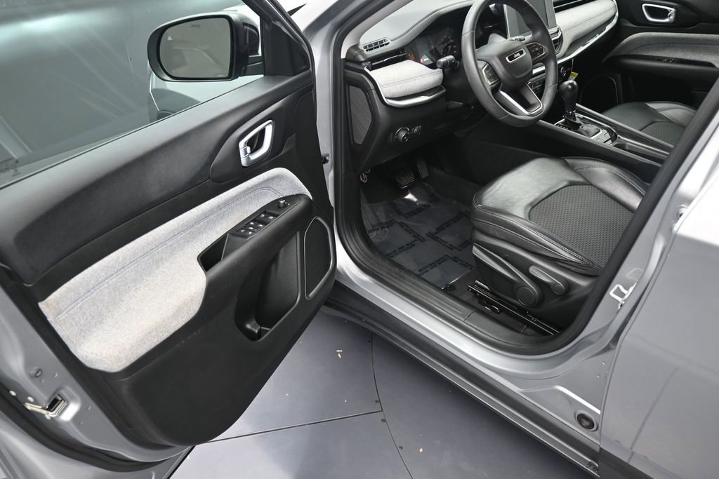 Used 2022 Jeep Compass Latitude FWD image 10