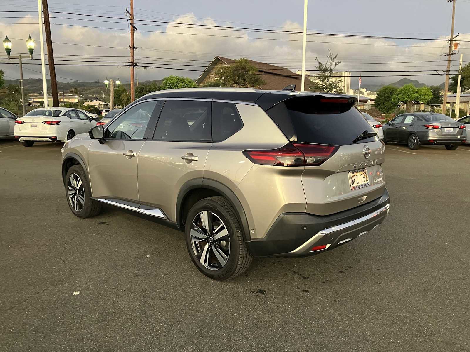 Used 2021 Nissan Rogue Platinum image 4