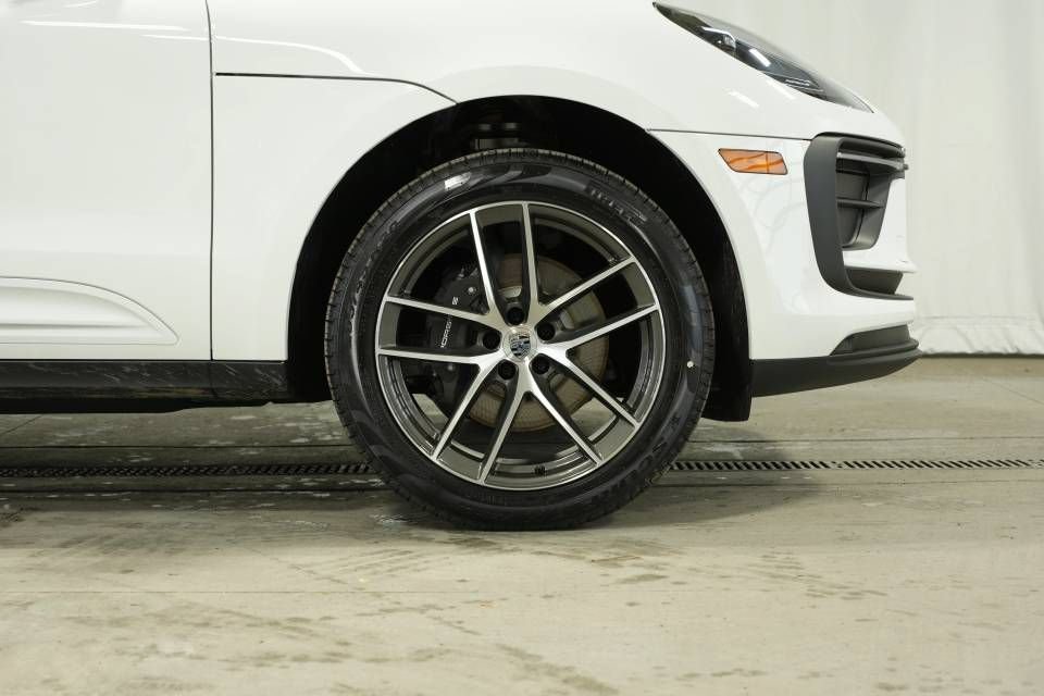 Certified 2026 Porsche Macan AWD/4WD image 40