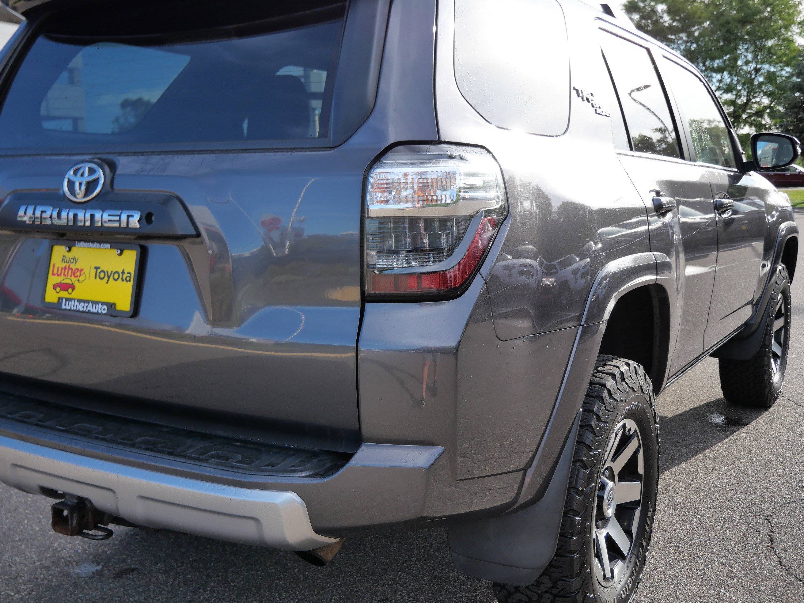 Certified 2018 Toyota 4Runner TRD Off-Road Premium AWD/4WD image 17