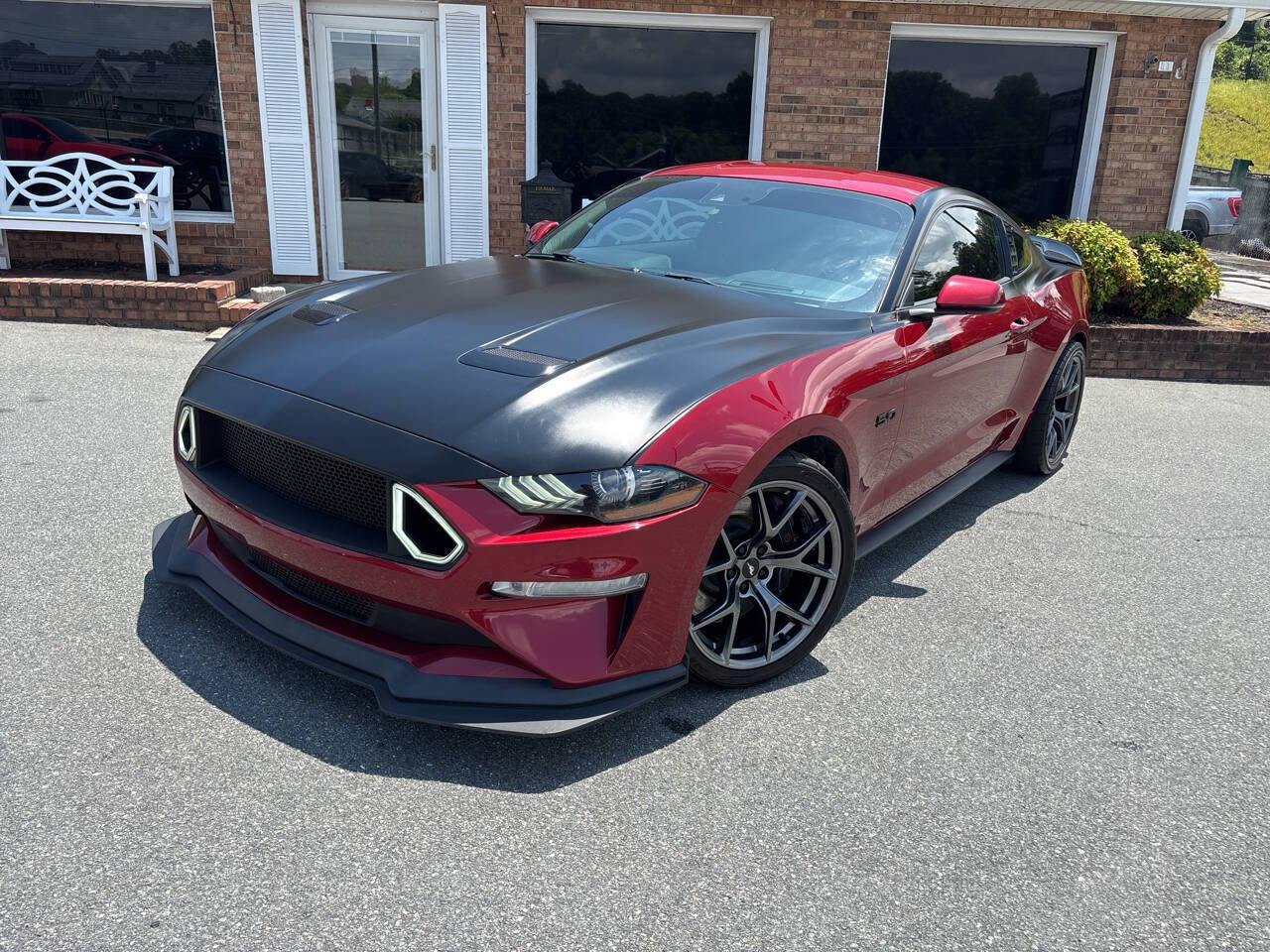 Used 2019 Ford Mustang GT RWD image 3