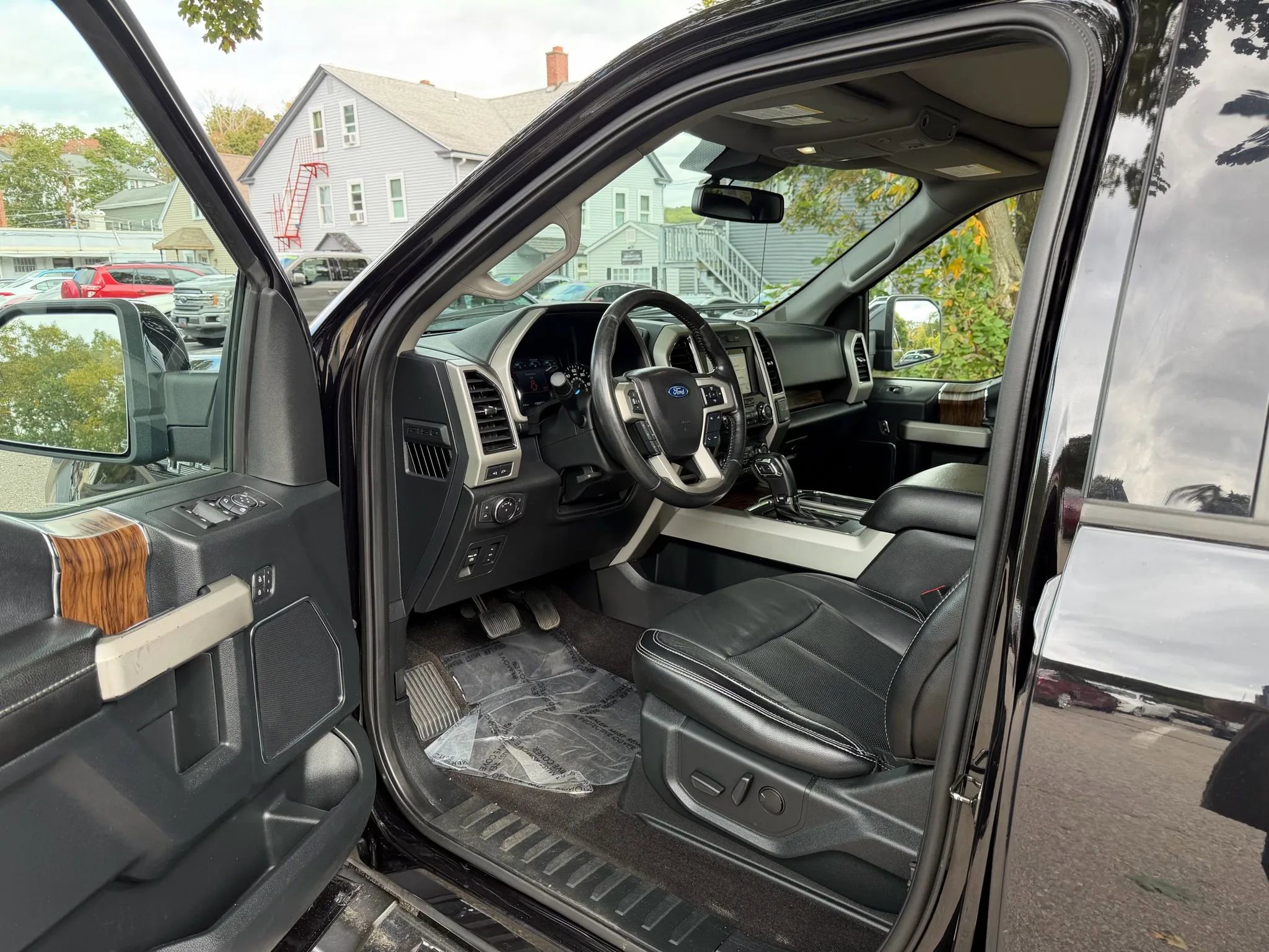 Used 2019 Ford F150 Lariat image 16