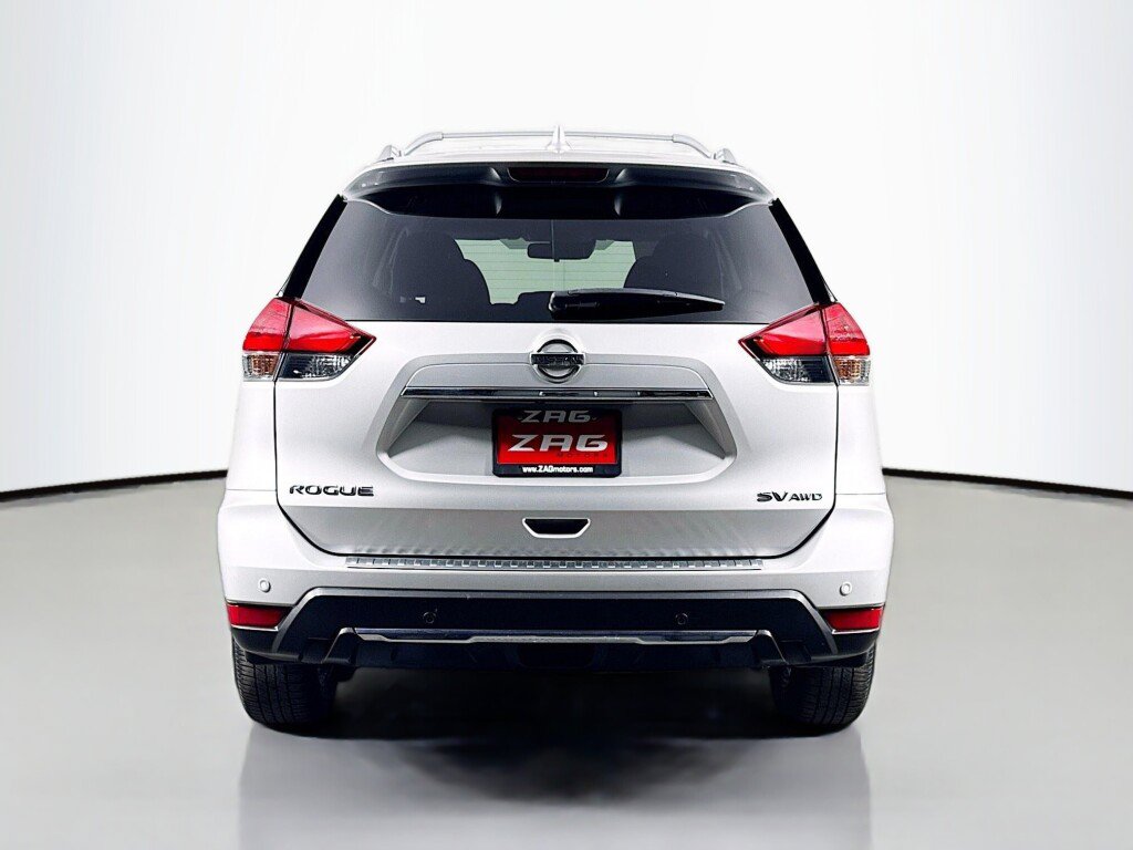 Used 2020 Nissan Rogue SV w/ Sun & Sound Touring Package AWD/4WD image 4