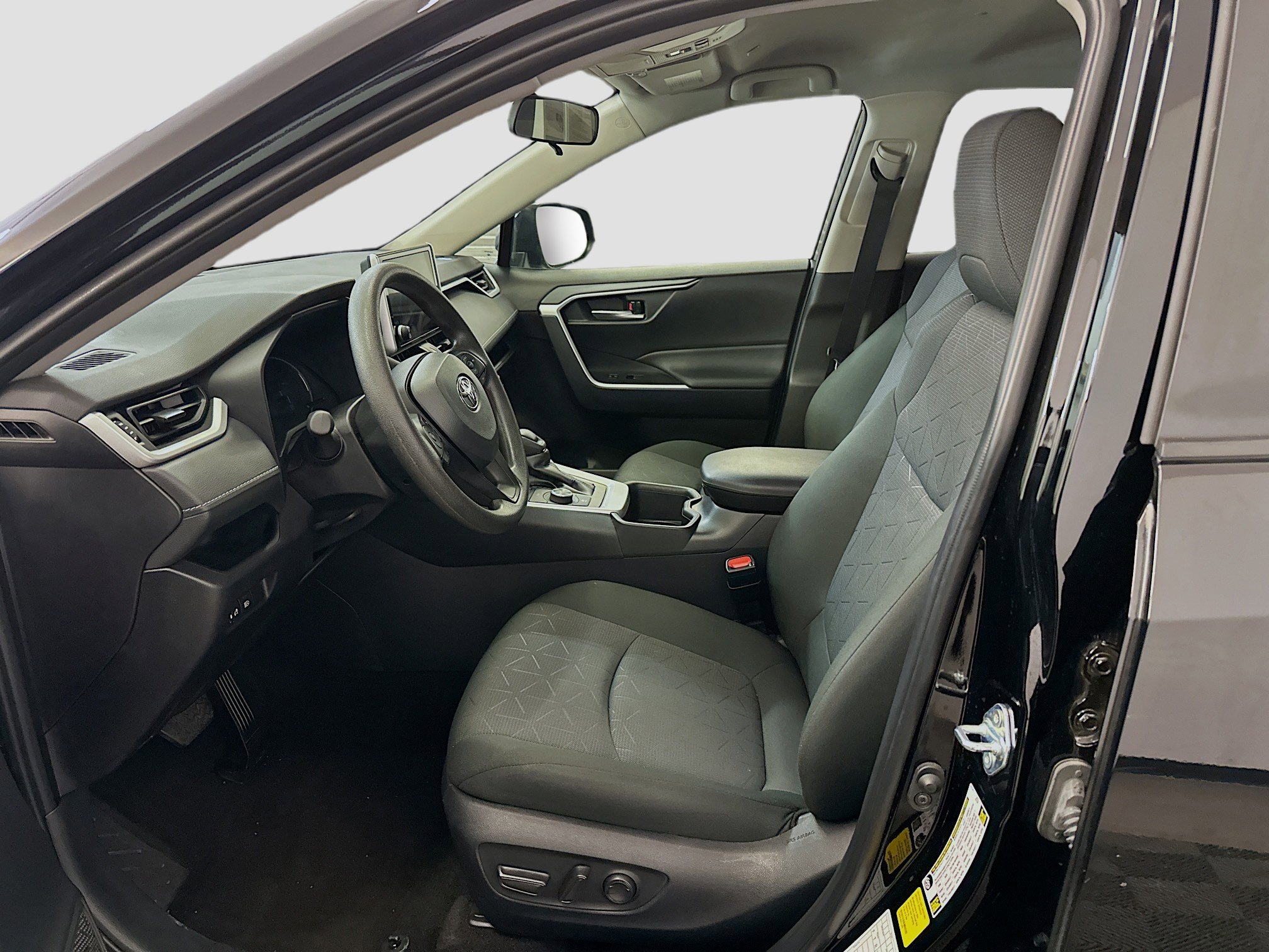 Used 2025 Toyota RAV4 XLE image 13