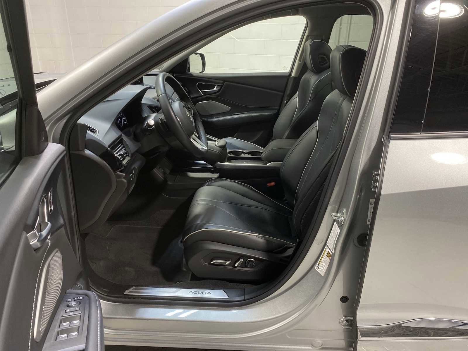 Certified 2025 Acura RDX SH-AWD w/ Advance Package image 2