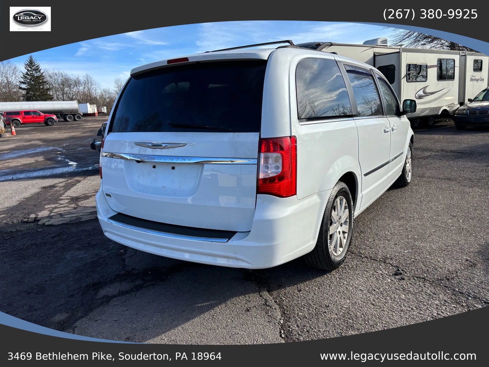 Used 2016 Chrysler Town & Country Touring FWD image 10
