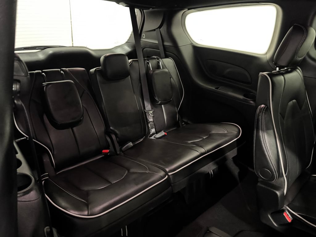 Used 2026 Chrysler Pacifica Limited FWD image 25