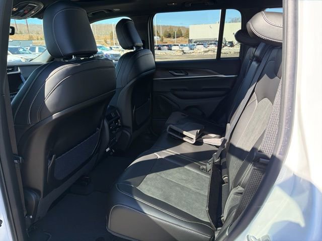 New 2026 Jeep Grand Cherokee Altitude image 10