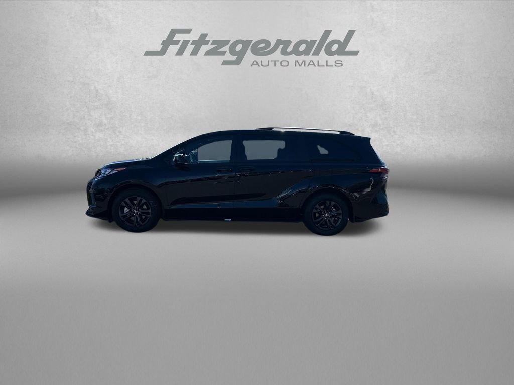 Used 2026 Toyota Sienna XSE AWD/4WD image 4