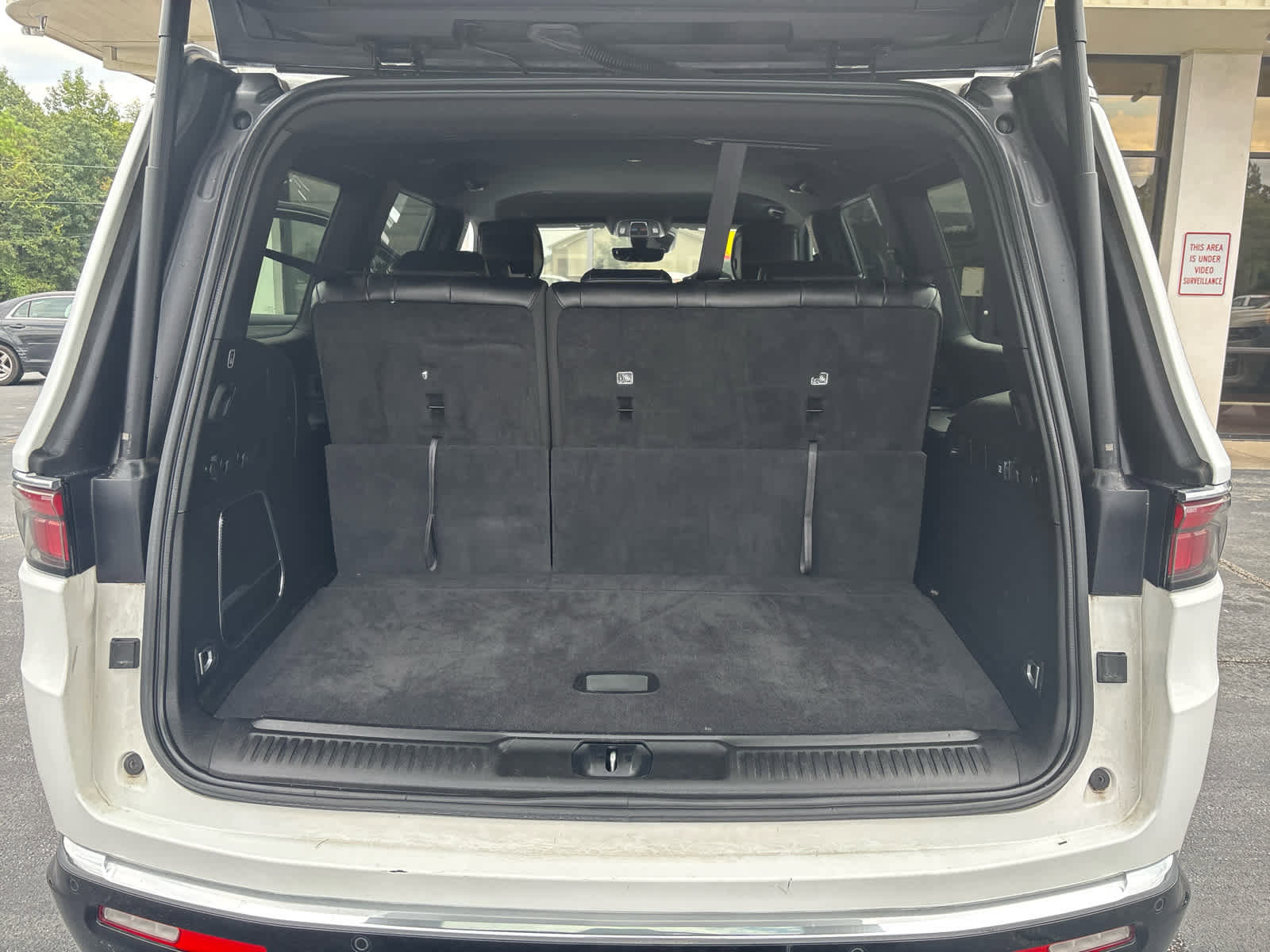 Used 2024 Jeep Wagoneer Series II w/ Flexible Seating Group image 22