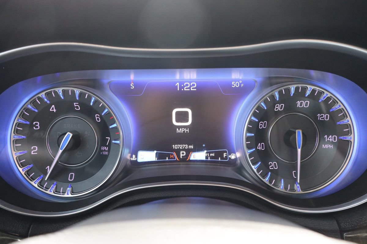 Used 2016 Chrysler 300 C image 33