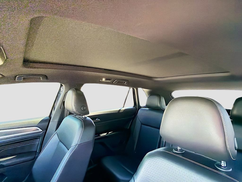 Used 2020 Volkswagen Atlas Cross Sport SEL R-Line AWD/4WD image 26