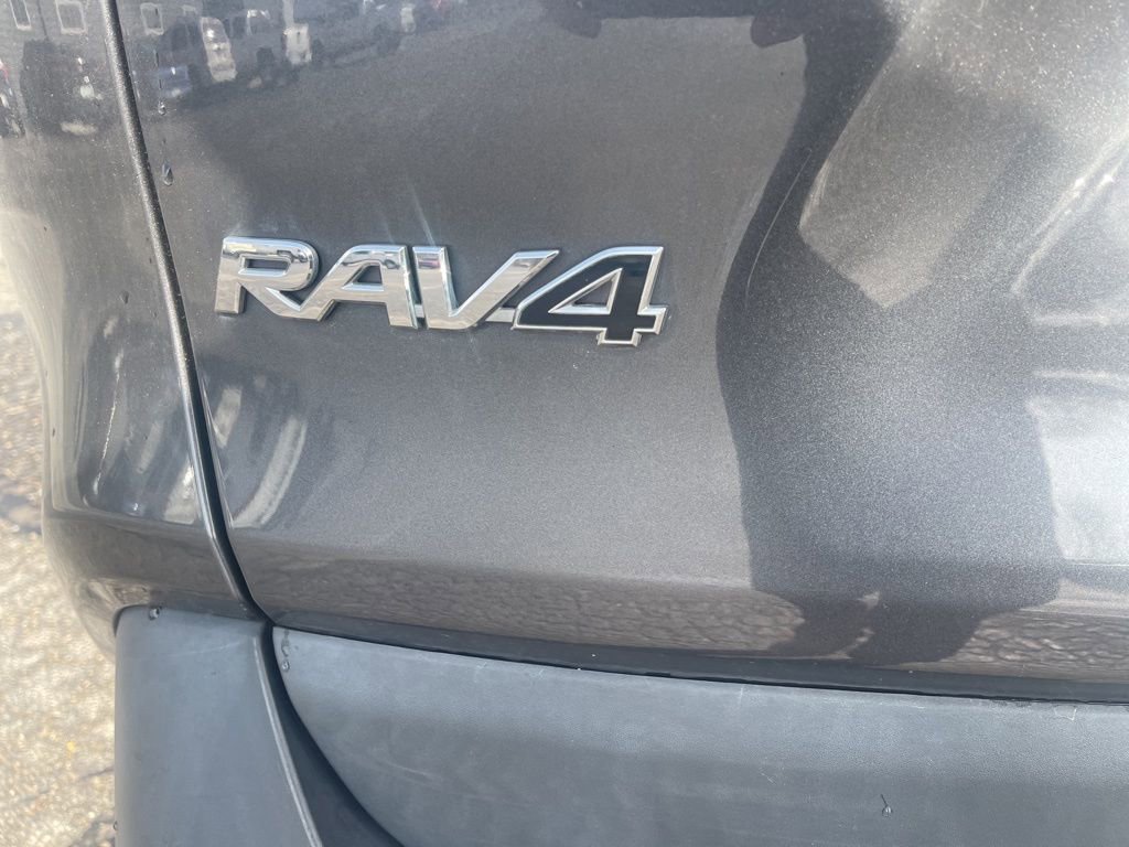 Used 2022 Toyota RAV4 XLE w/ Convenience Package image 6