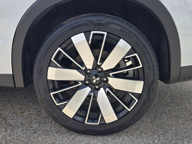 Used 2025 Mitsubishi Outlander AWD image 30