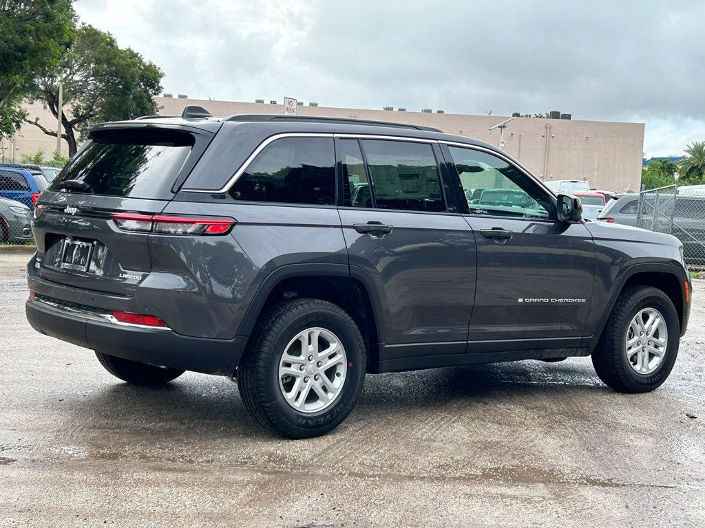 New 2024 Jeep Grand Cherokee Laredo AWD/4WD image 4