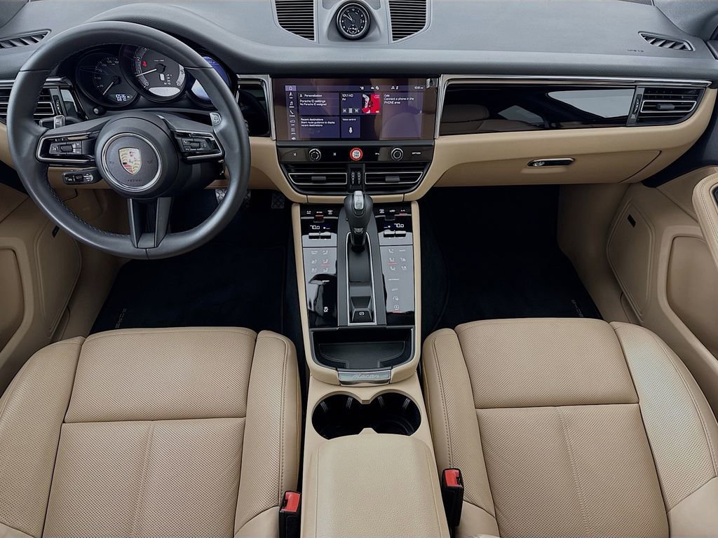 Certified 2025 Porsche Macan AWD/4WD image 27