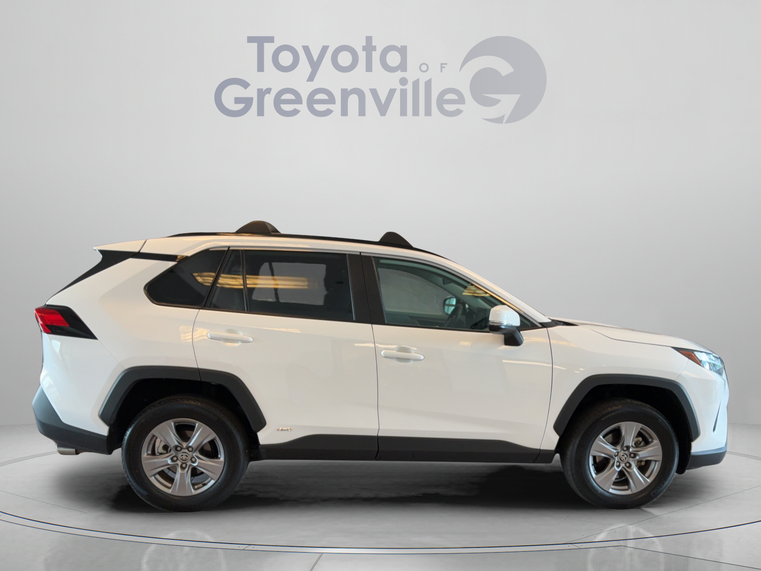 Used 2022 Toyota RAV4 XLE w/ Convenience Package AWD/4WD image 7
