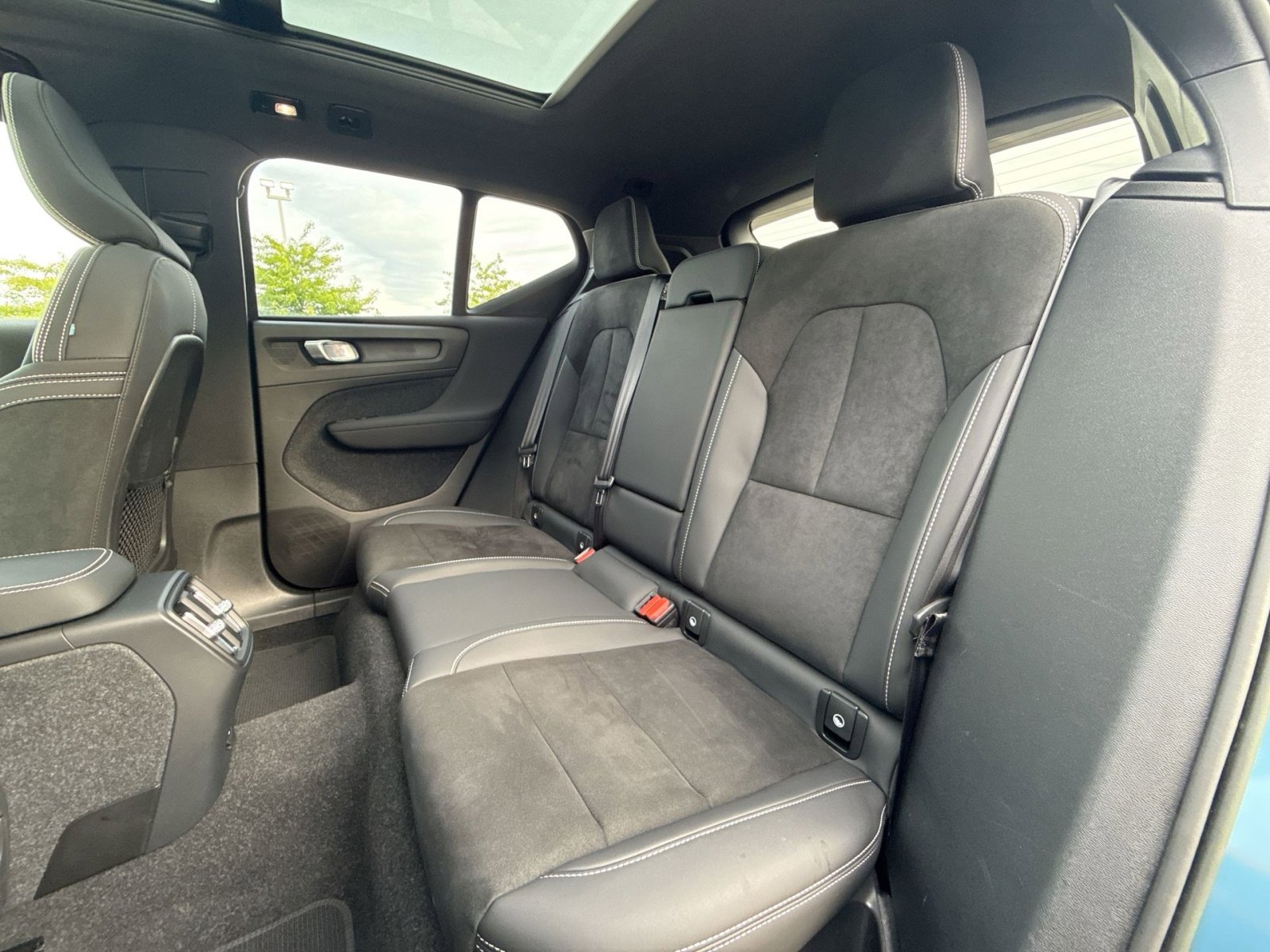 Used 2023 Volvo XC40 Recharge Ultimate AWD/4WD image 25
