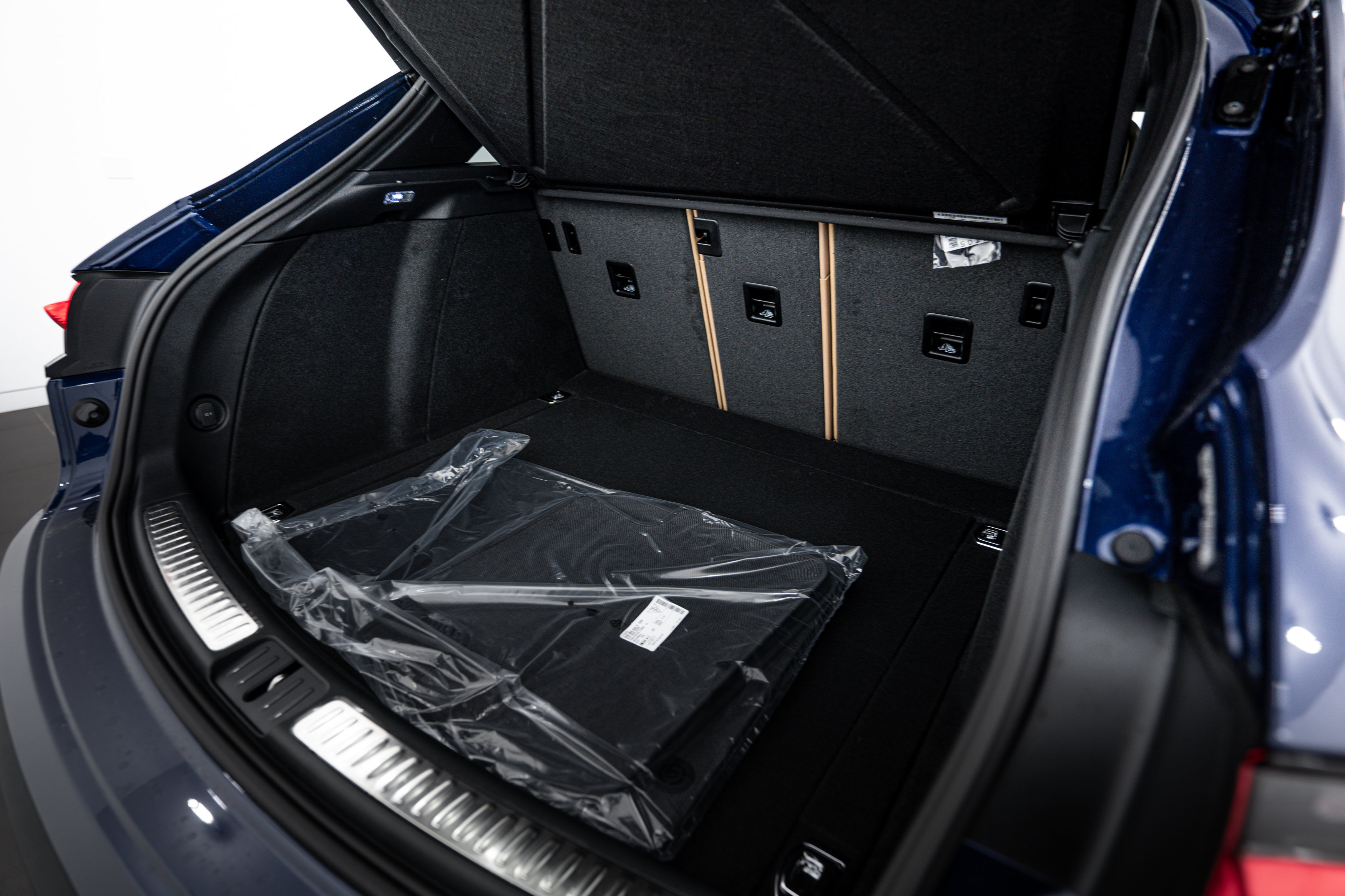 New 2025 Porsche Macan image 24