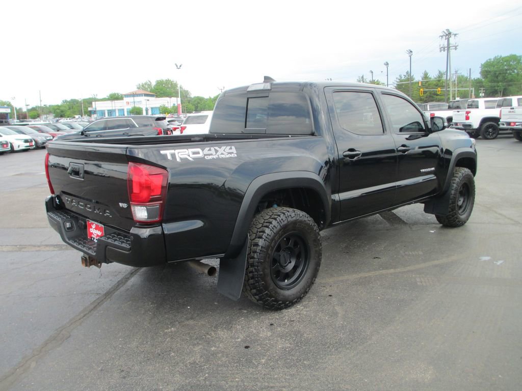 Used 2019 Toyota Tacoma TRD Off-Road AWD/4WD image 4