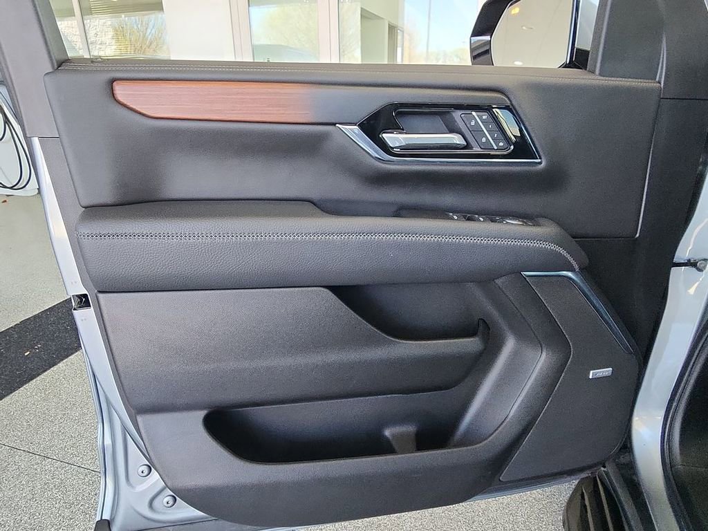 Certified 2025 GMC Yukon Denali image 22