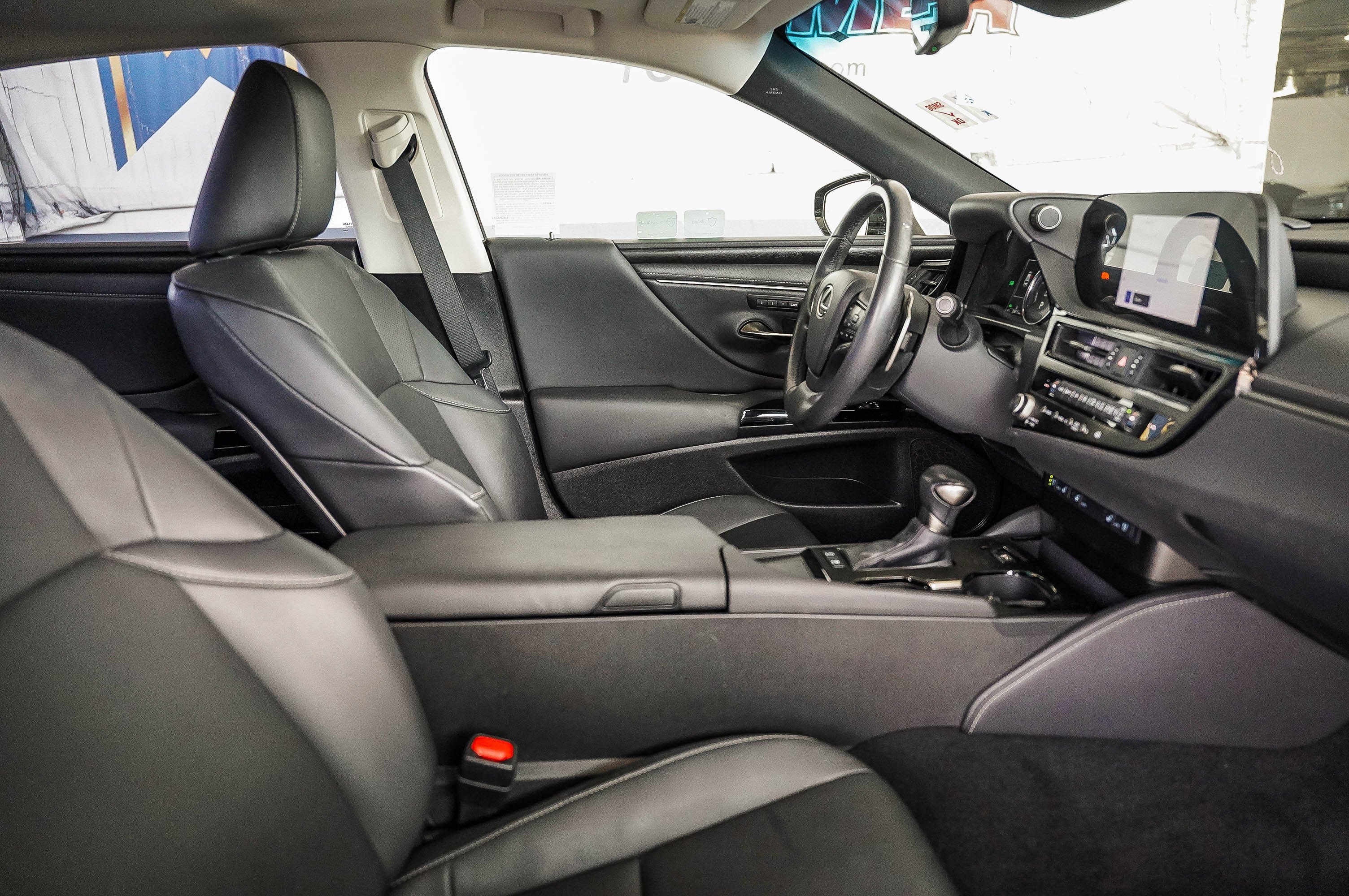 Used 2023 Lexus ES 300h w/ Premium Package image 18