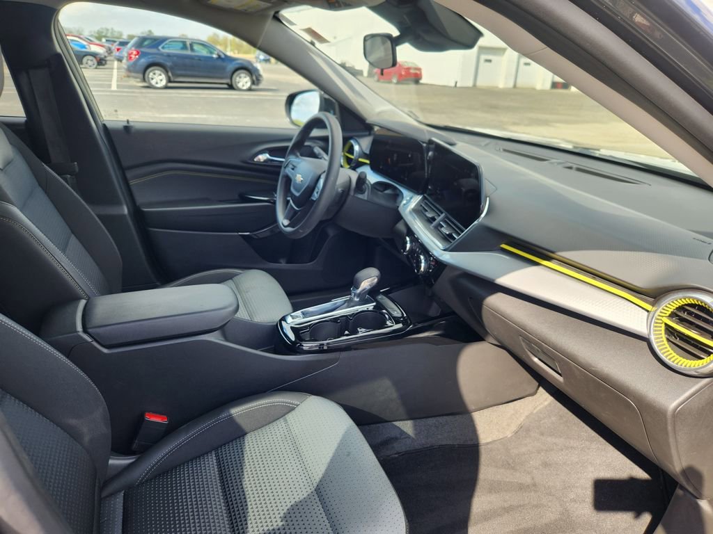 Used 2026 Chevrolet Trax LT FWD image 34