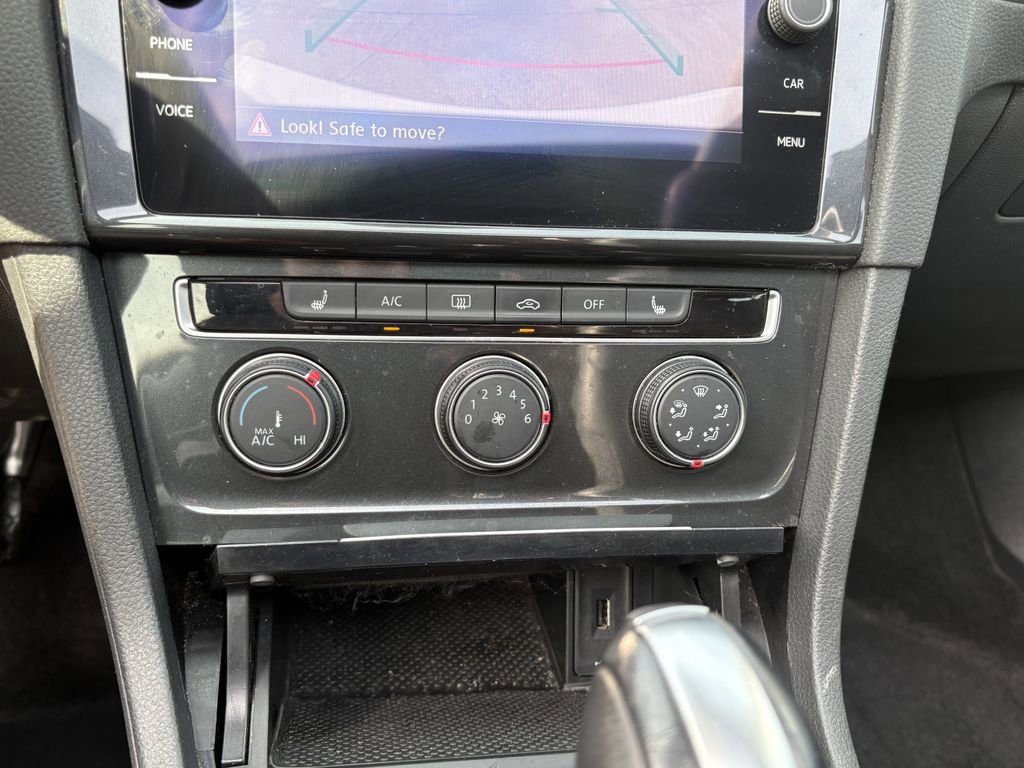 Used 2019 Volkswagen Golf SE image 20