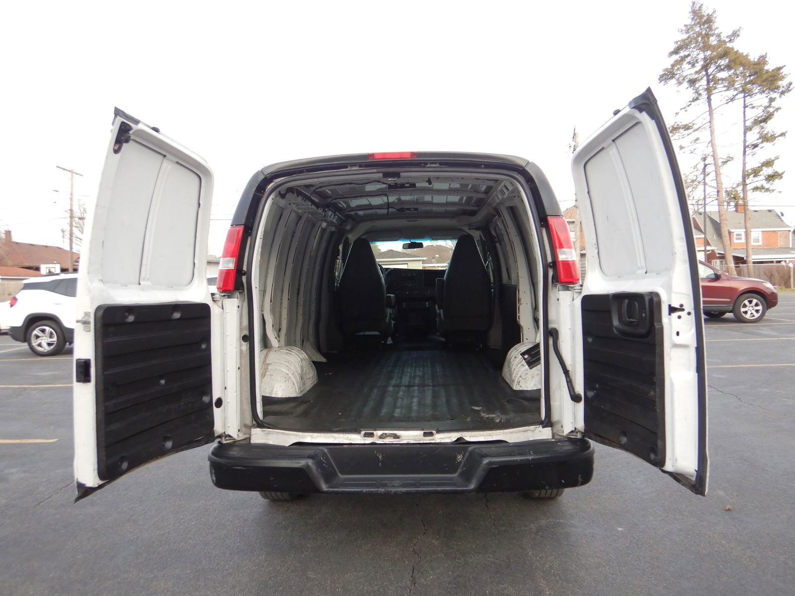 Used 2019 GMC Savana 2500 RWD image 24