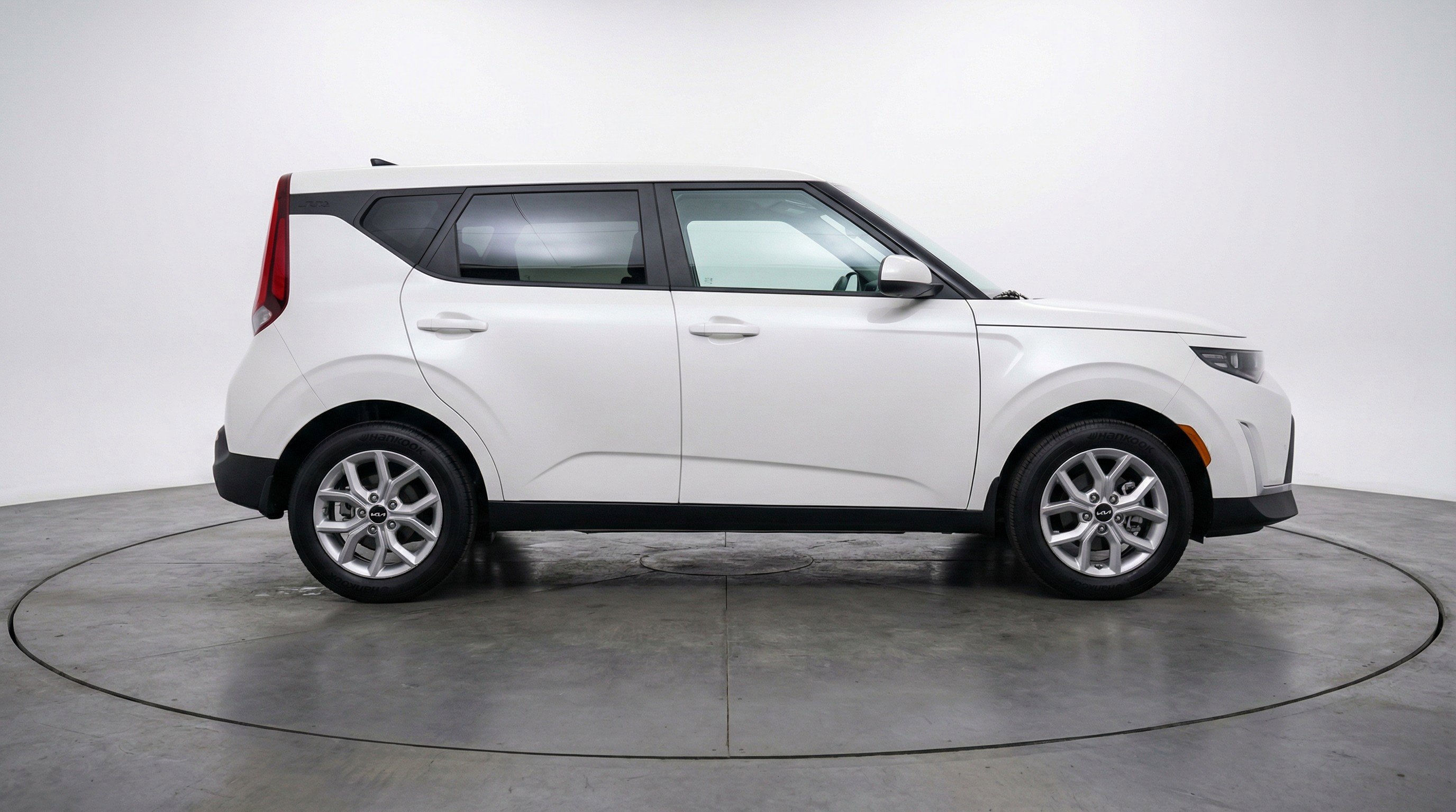 Used 2025 Kia Soul LX w/ LX Technology Package image 11