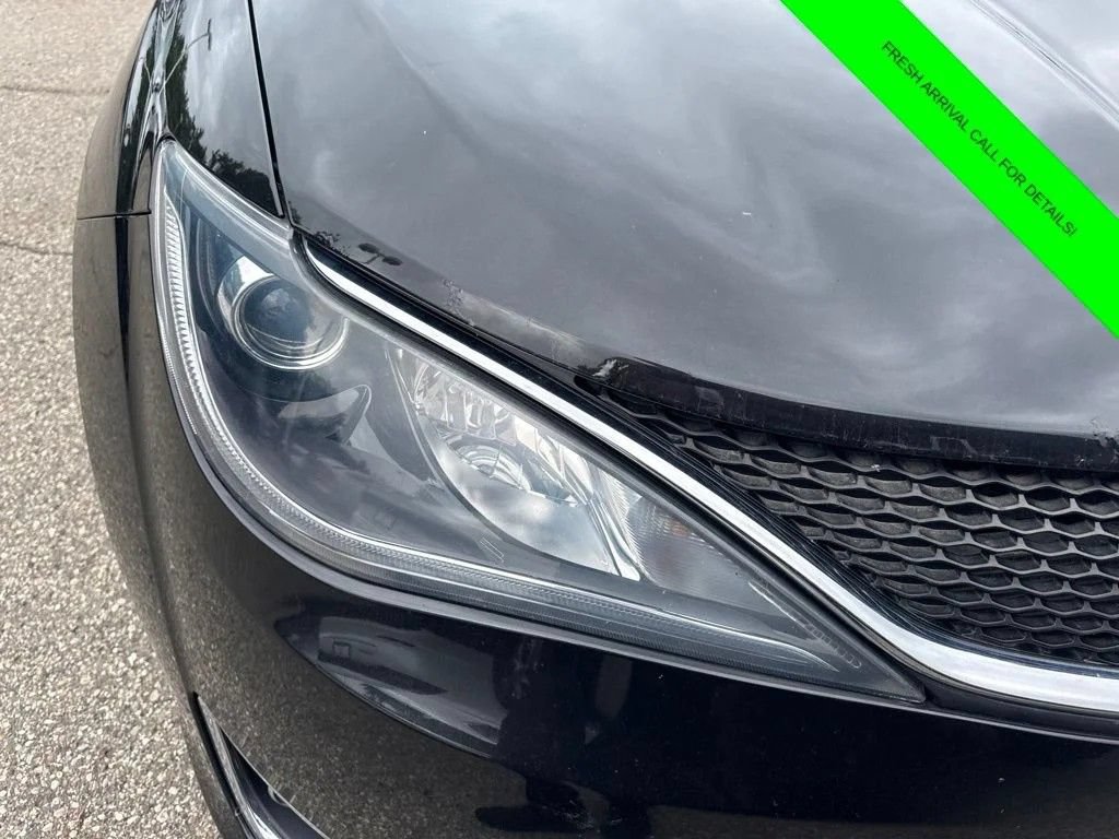 Used 2019 Chrysler Pacifica Touring-L FWD image 3