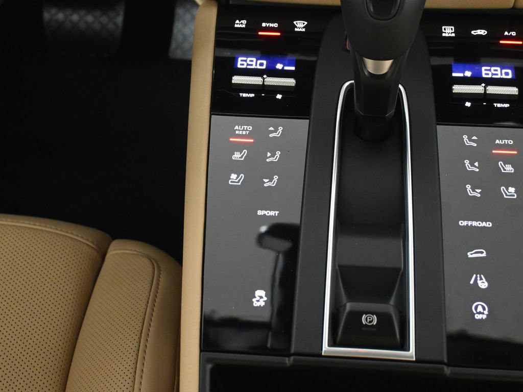 New 2026 Porsche Macan AWD/4WD image 25