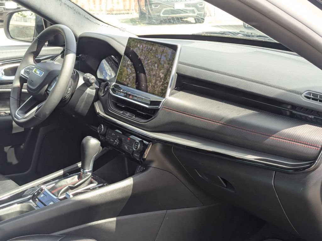 Used 2025 Jeep Compass Trailhawk image 26