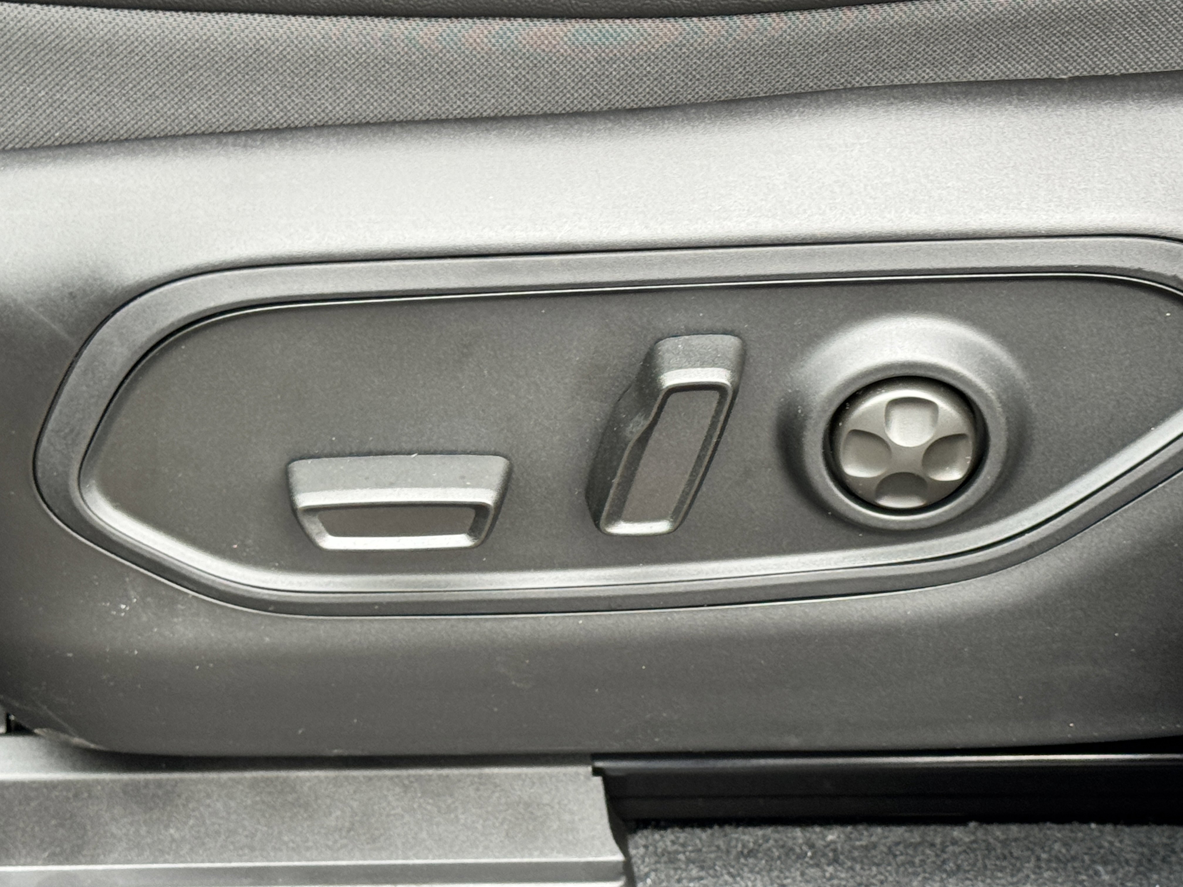 New 2025 Jeep Grand Cherokee Altitude image 22