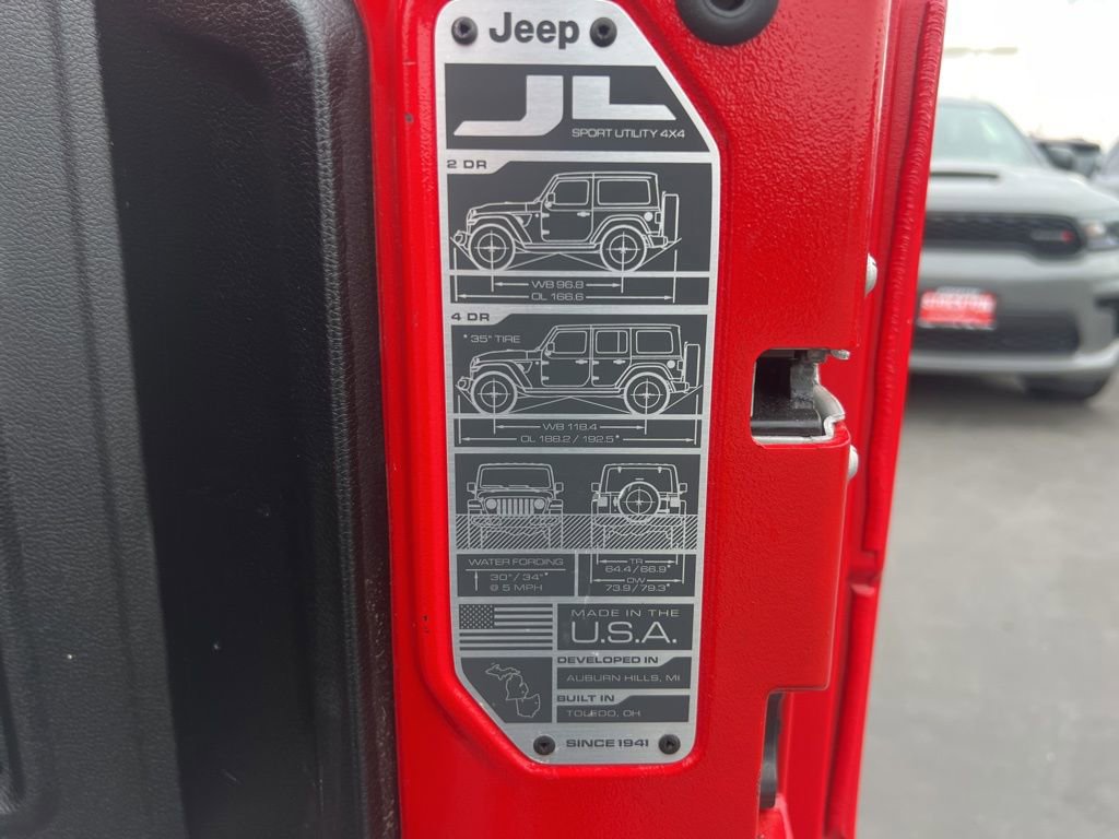 Used 2025 Jeep Wrangler Unlimited Sahara w/ Safety Group AWD/4WD image 36