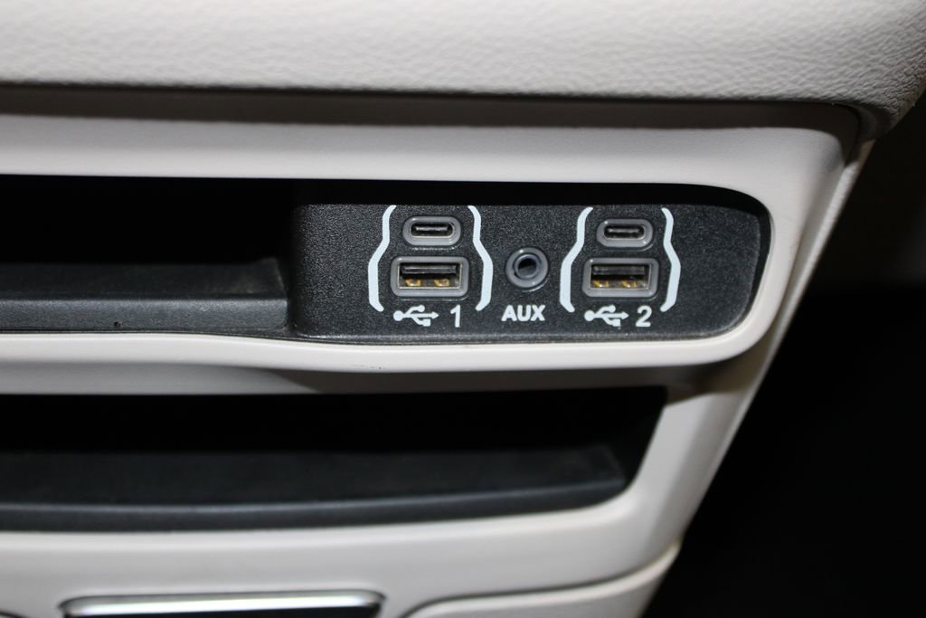 Used 2023 Chrysler Pacifica Touring-L FWD image 52