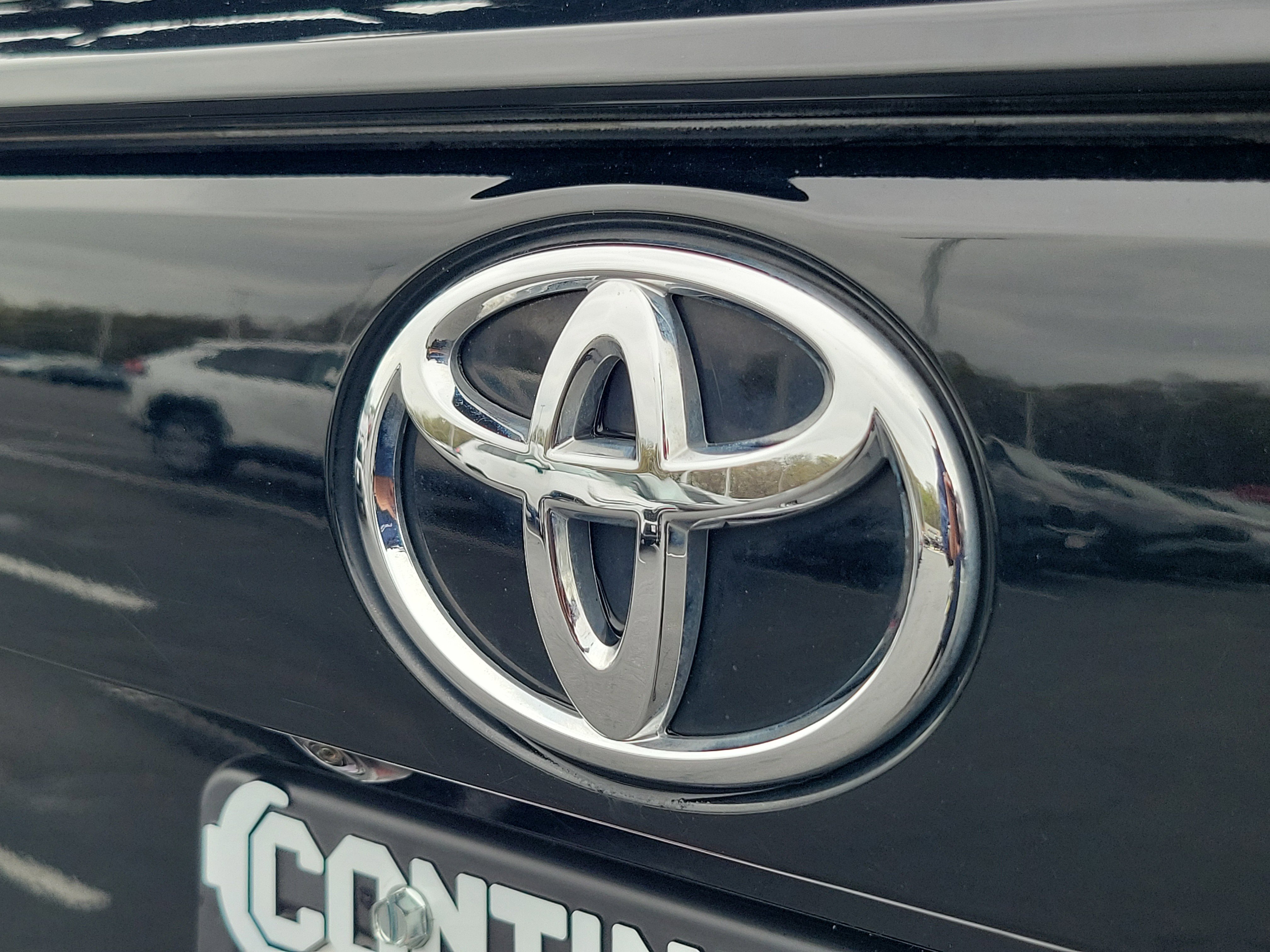 Certified 2019 Toyota RAV4 XLE Premium AWD/4WD image 7