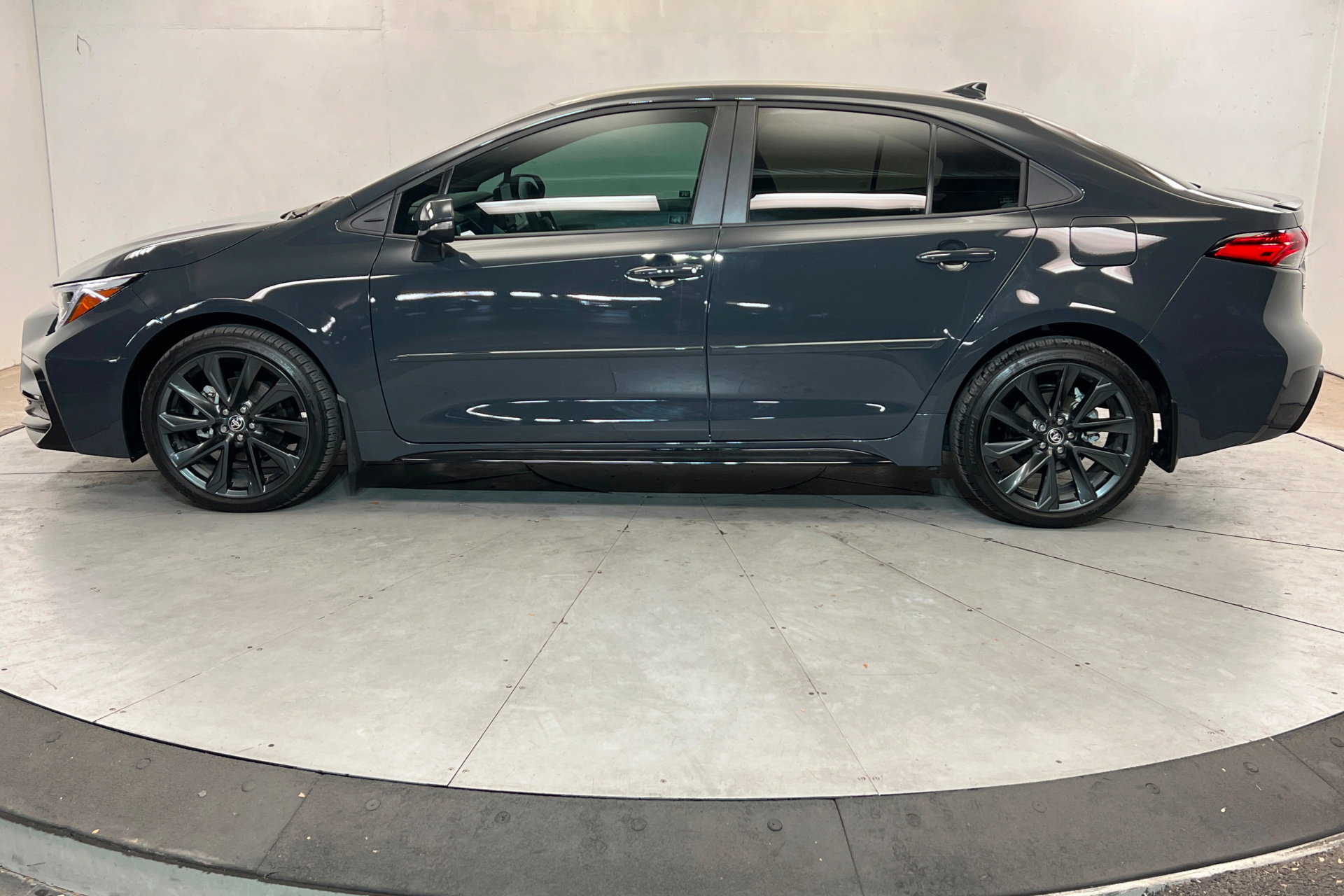 Used 2026 Toyota Corolla SE image 2