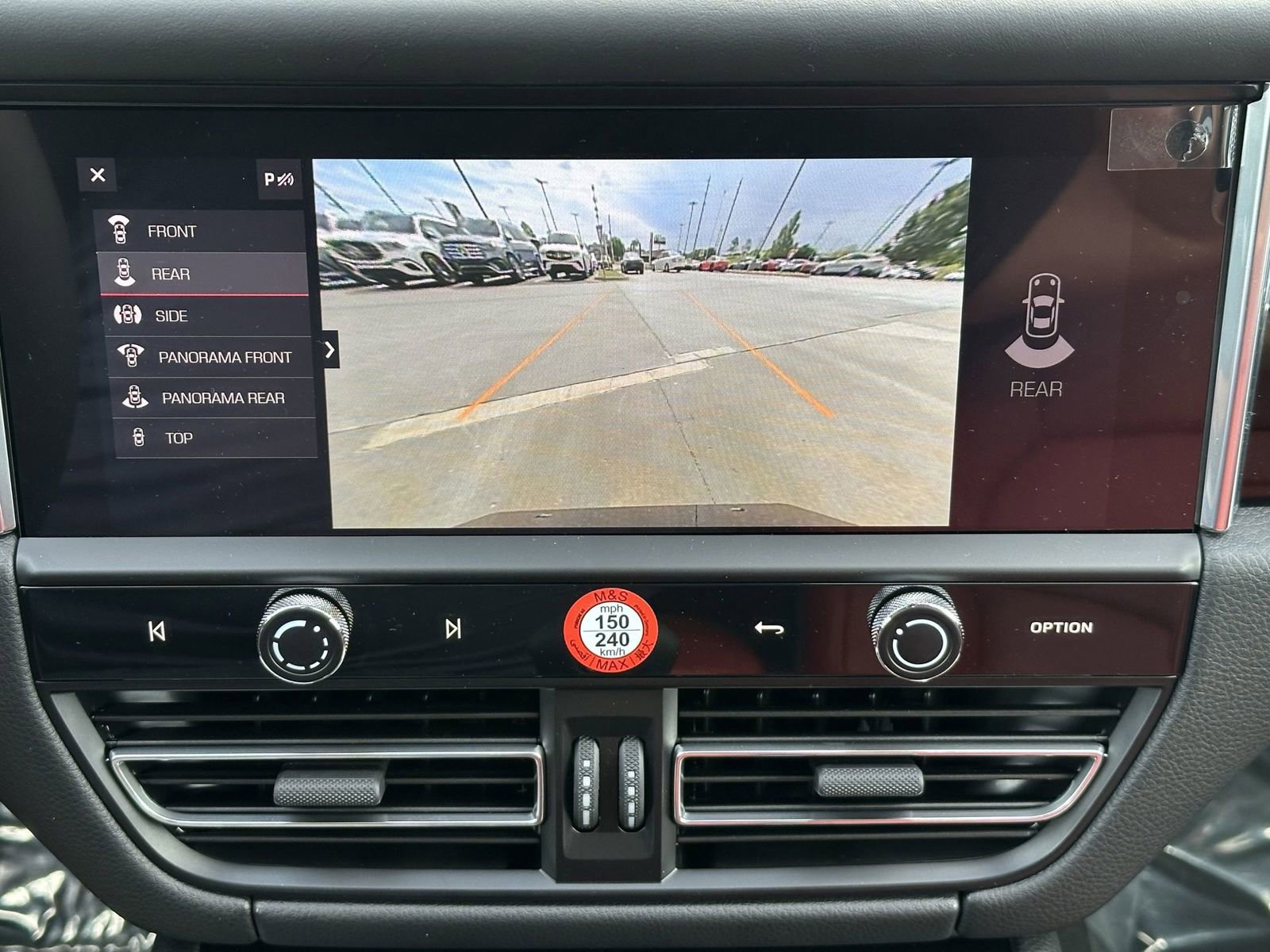 Certified 2025 Porsche Macan AWD/4WD image 22