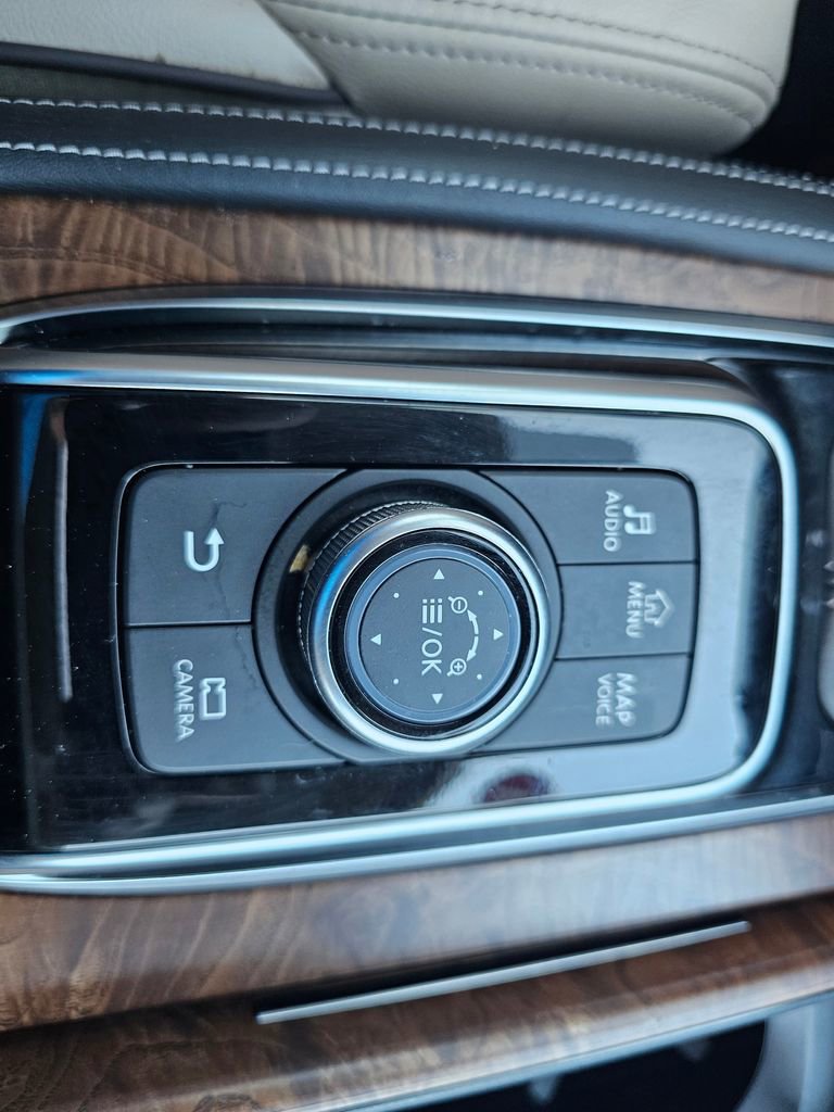 Used 2024 Nissan Armada SL w/ Captain's Chairs Package RWD image 27