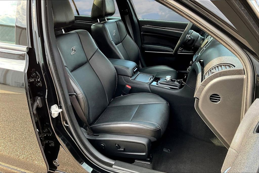 Used 2023 Chrysler 300 S w/ Comfort Group RWD image 30